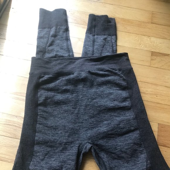 Lululemon Size 4 - Picture 3 of 8